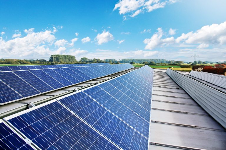 Hohe Effizienz: Photovoltaik auf Dachflächen